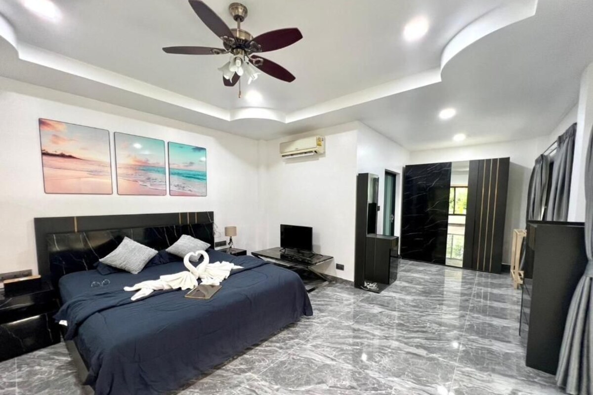 Apartamento superior, vista para a piscina | Wi-Fi de cortesia