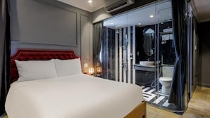 Deluxe-Doppelzimmer, Stadtblick | Badezimmer | Hausschuhe