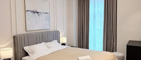 Iron/ironing board, WiFi, bed sheets