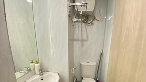 Đồ dùng nhà tắm miễn phí, khăn tắm, xà phòng, dầu gội 