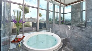 Deluxe Suite, City View | Bathroom - Grand Skylight InternationalHotelGuiyang (Guiyang)
