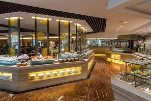 A buffet area with a marble floor and a central serving counter. - Grand Skylight International Hotel Guiyang (Guiyang)