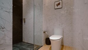 Basic-Einzelzimmer | Badezimmer | Haartrockner, Hausschuhe, Handtücher, Shampoo