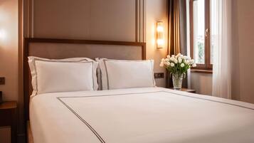Premier Room | Peralatan tempat tidur premium, bar mini, kalis bunyi, Wi-fi percuma