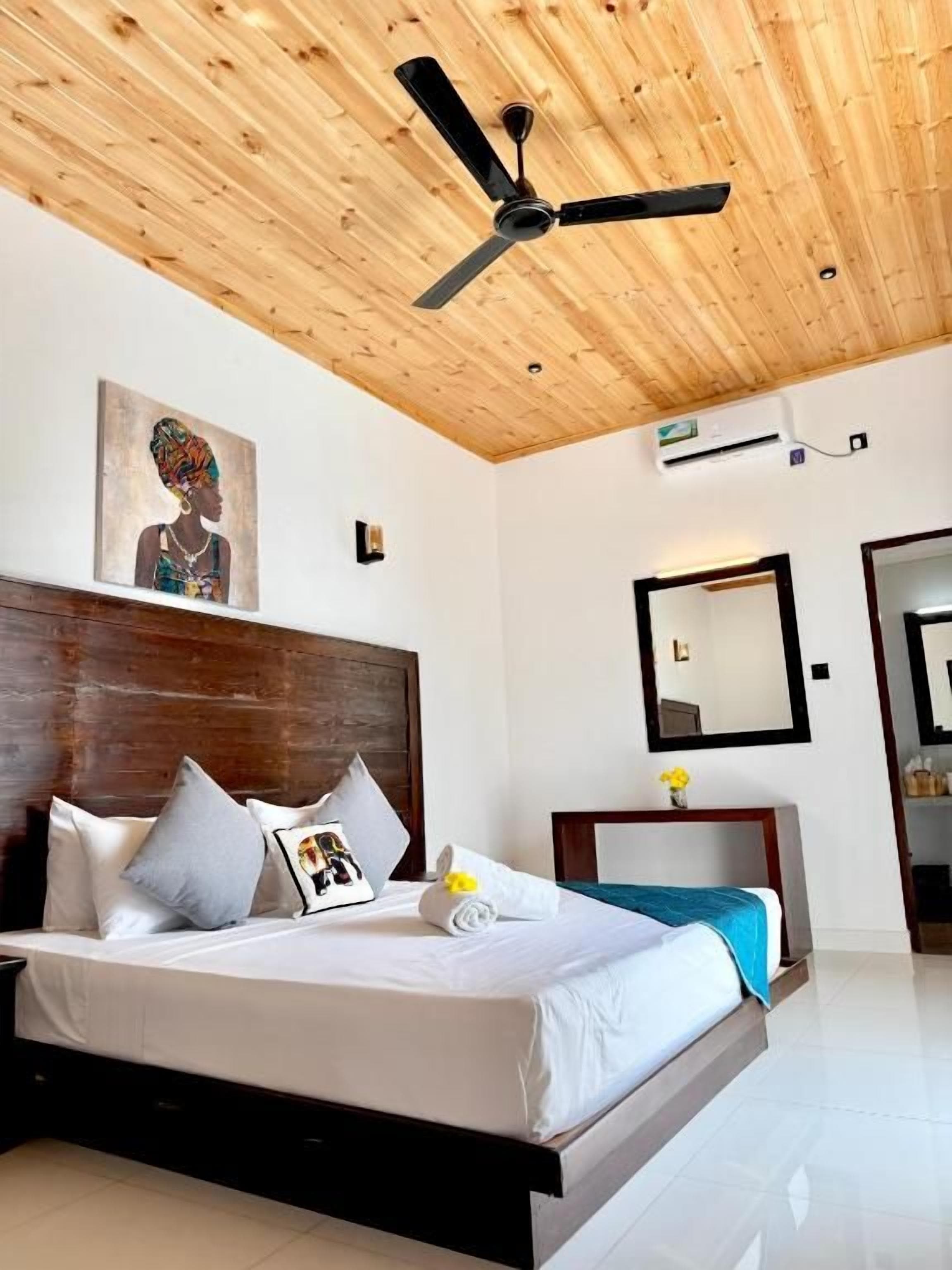 Deluxe Room, Balcony, City View | Desk, iron/ironing board (on request), WiFi (free)