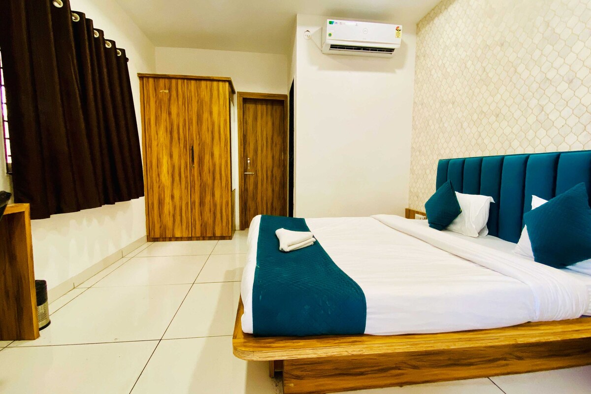 Deluxe Room, Balcony, City View | Meja, ruang kerja komputer riba, Wi-fi percuma 