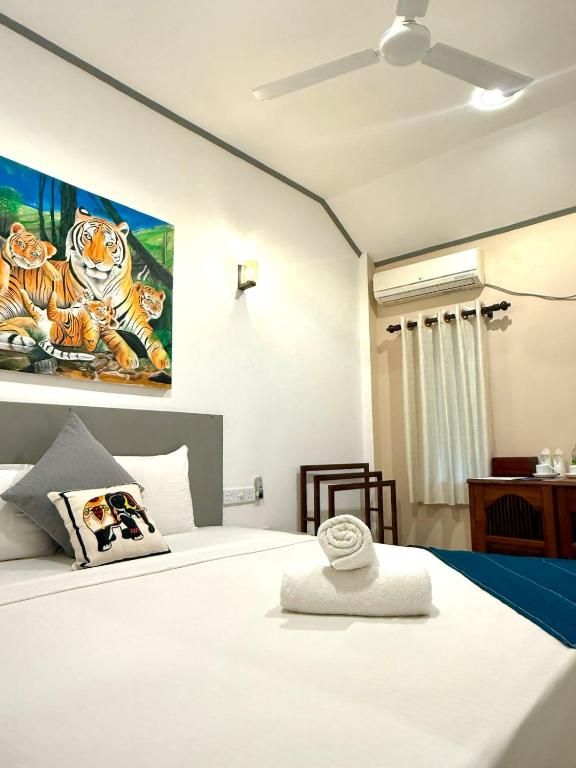 Standard Double Room, Courtyard View | Iron/ironing board (on request), WiFi (free)