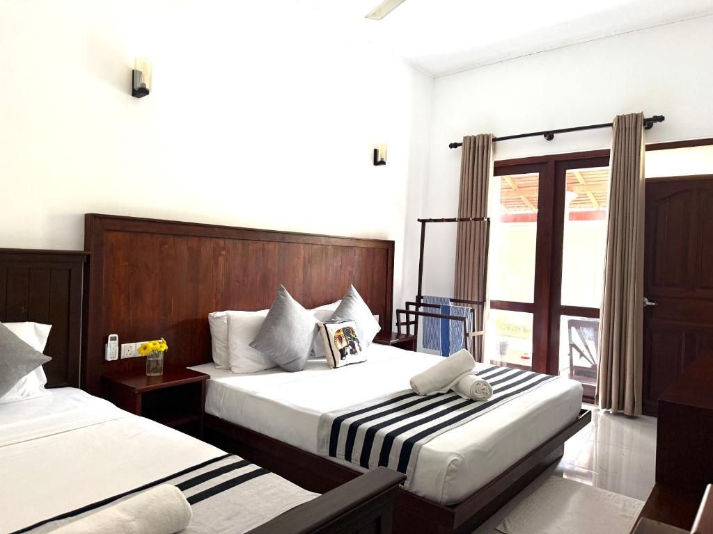 Deluxe Triple Room, Patio, Courtyard View | Iron/ironing board (on request), WiFi (free)