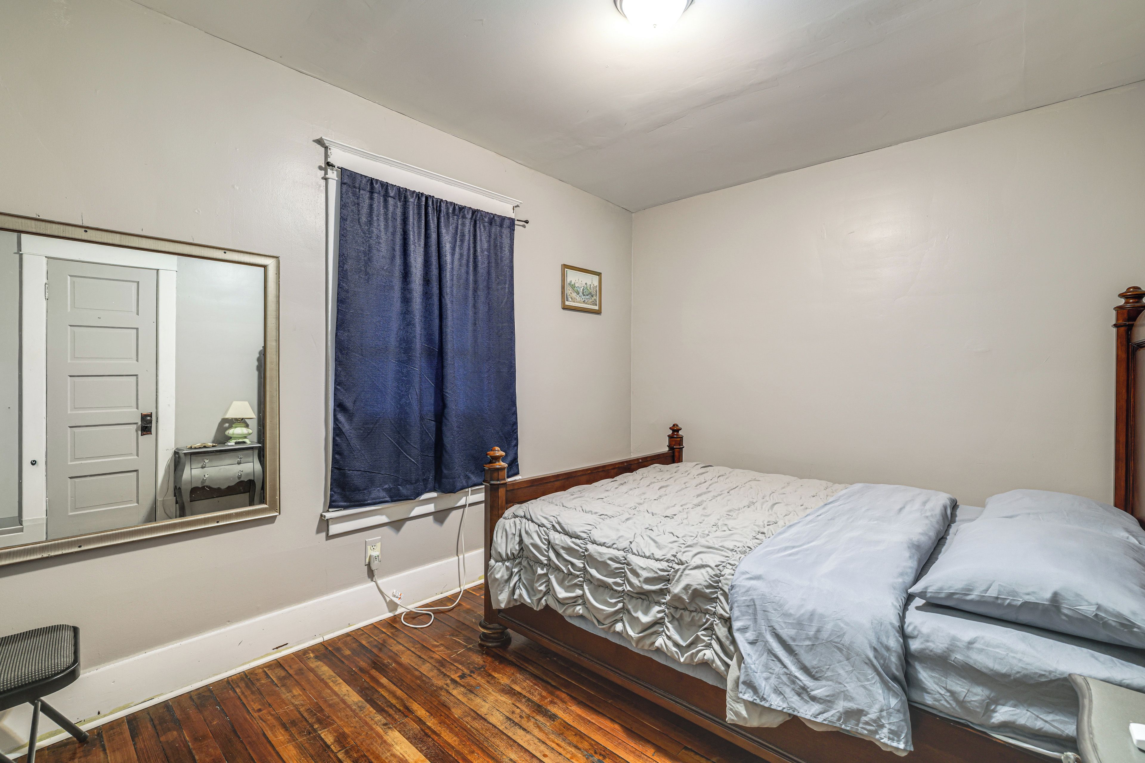 Iron/ironing board, Internet, bed sheets