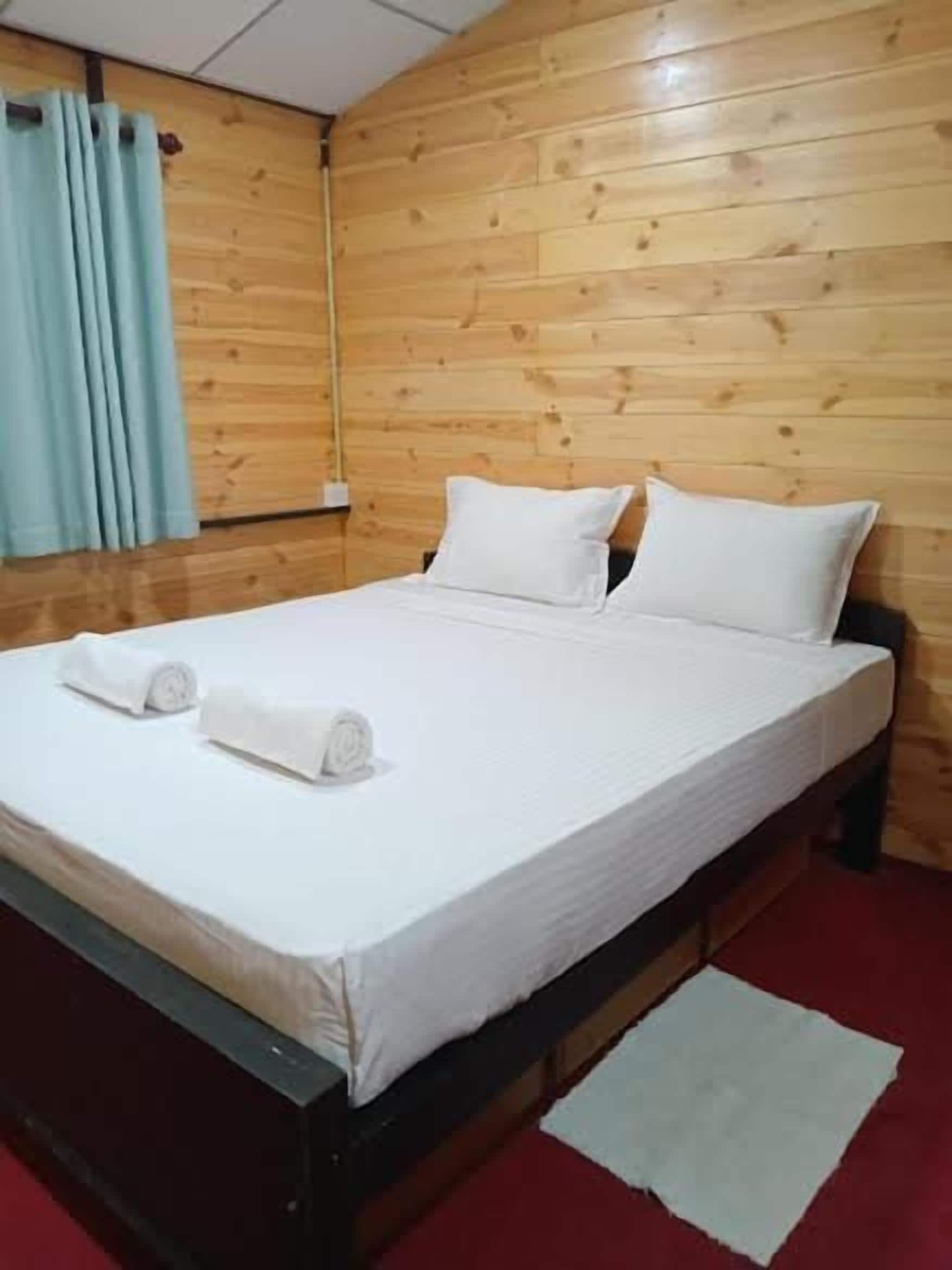 Double Room, Patio, Courtyard View | Iron/ironing board (on request), WiFi (free)
