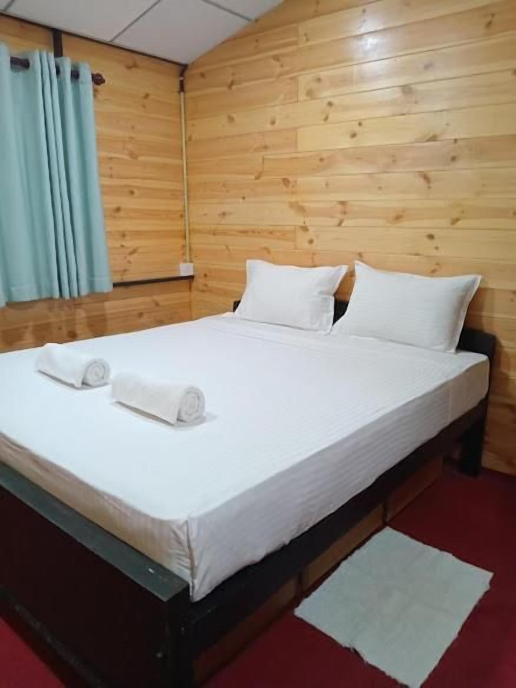 Double Room, Patio, Courtyard View | Iron/ironing board (on request), WiFi (free)