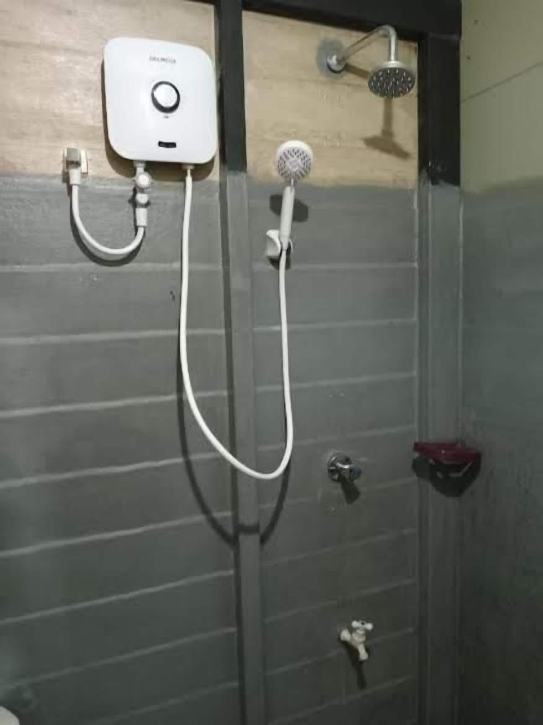 Double Room, Patio, Courtyard View | Bathroom | Shower, free toiletries, hair dryer (on request), towels