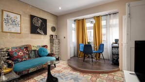 Living area - Maltese Home w/ Balcony - Valletta (Valletta)