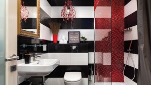 Bathroom - Maltese Home w/ Balcony - Valletta (Valletta)