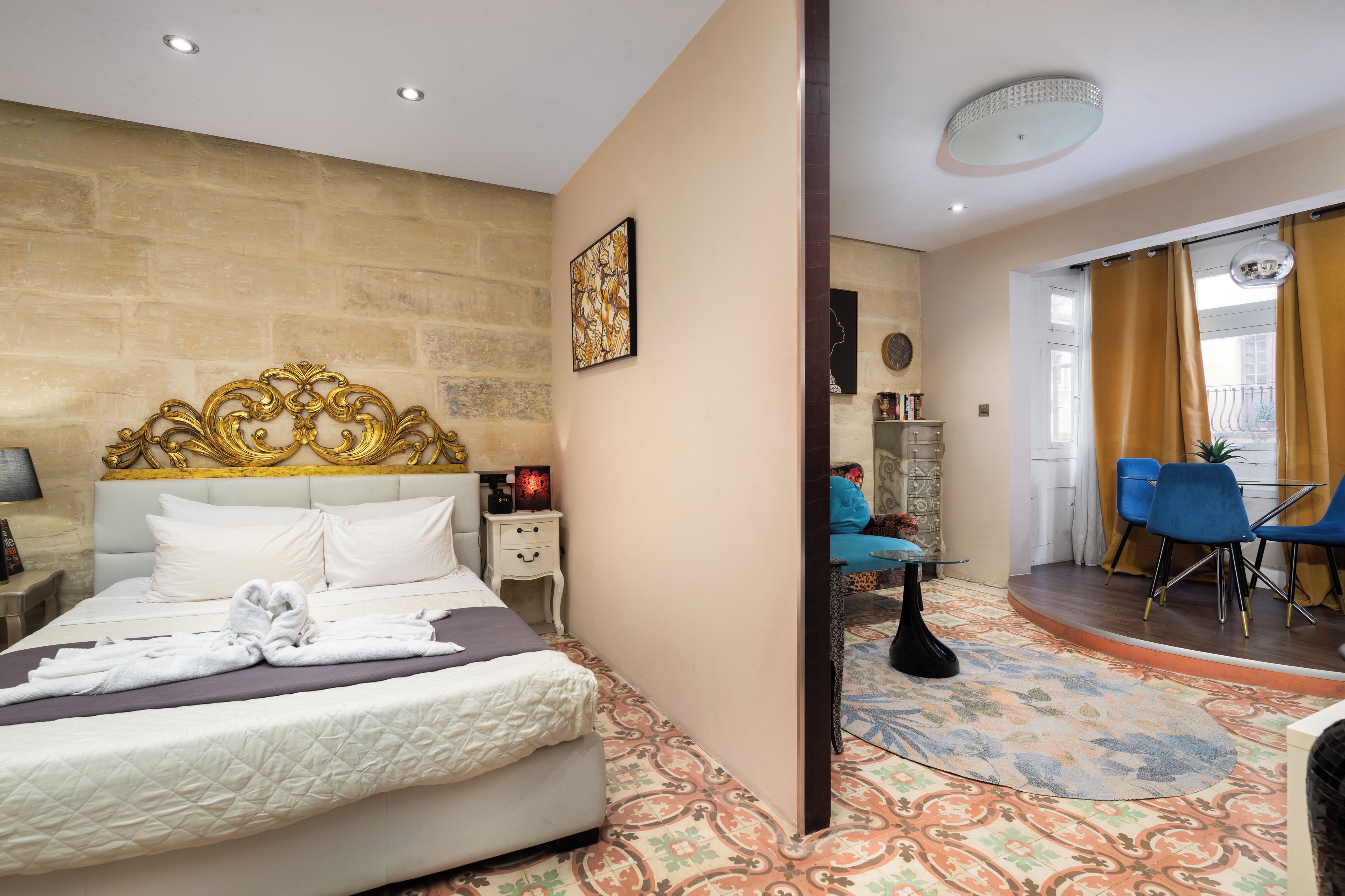 Apartment, 1 King Bed, Balcony, City View | Blackout drapes, iron/ironing board, WiFi (free)