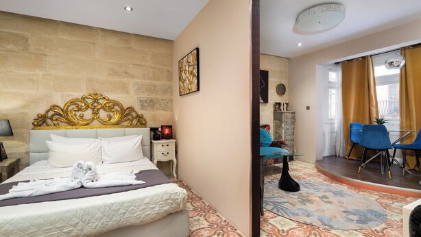 Room - Maltese Home w/ Balcony - Valletta (Valletta)