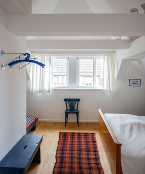 A bedroom with a bed, a chair, a bench, and a window with curtains. - Lady of the Lake||Tangermünde (Tangermünde)