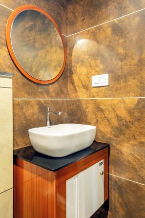 Premium Room | Bathroom - Cosvalia Pool Resort (Wayanad)