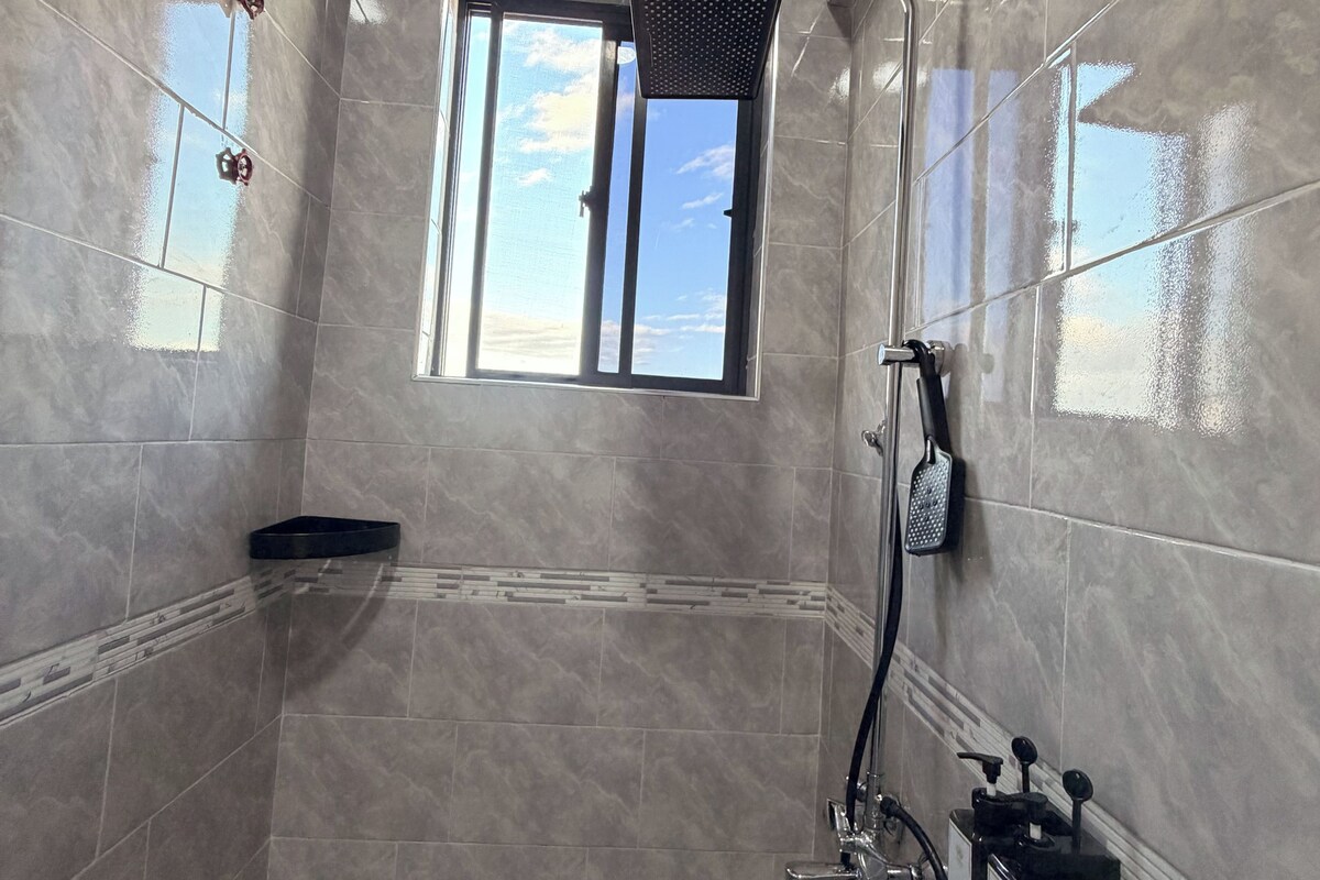 Classic Twin Room, Balcony, Mountain View | Bathroom