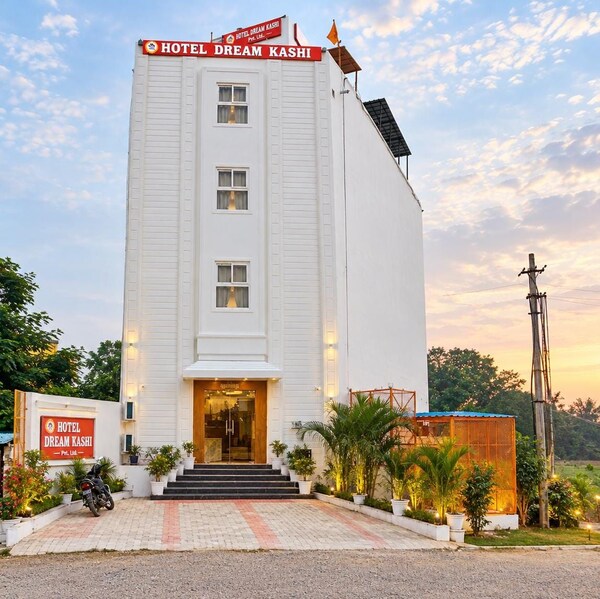 Hotel Dream Kashi - Faizabad