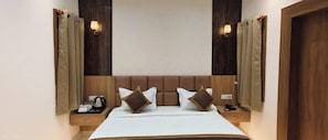 ห้องดีลักซ์ | ตู้นิรภัยในห้องพัก, ผ้าปูที่นอน