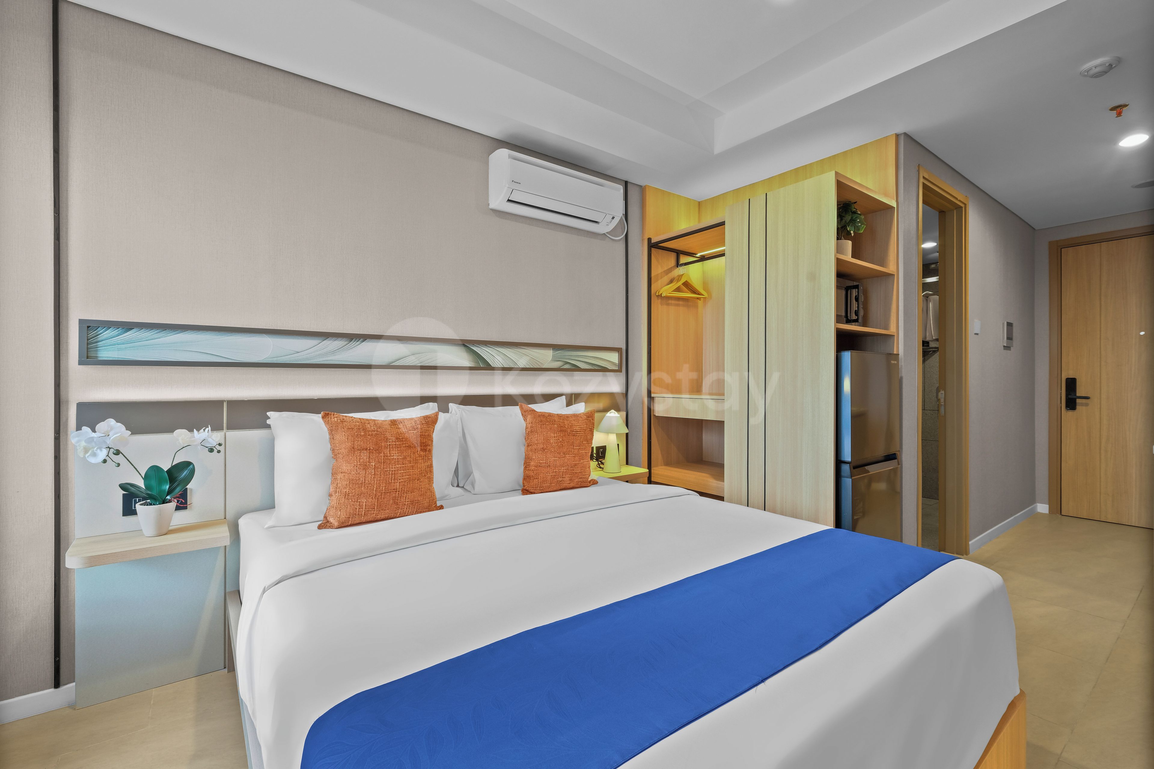 Apartment, 1 Bedroom, City View | Desk, laptop workspace, iron/ironing board, free WiFi
