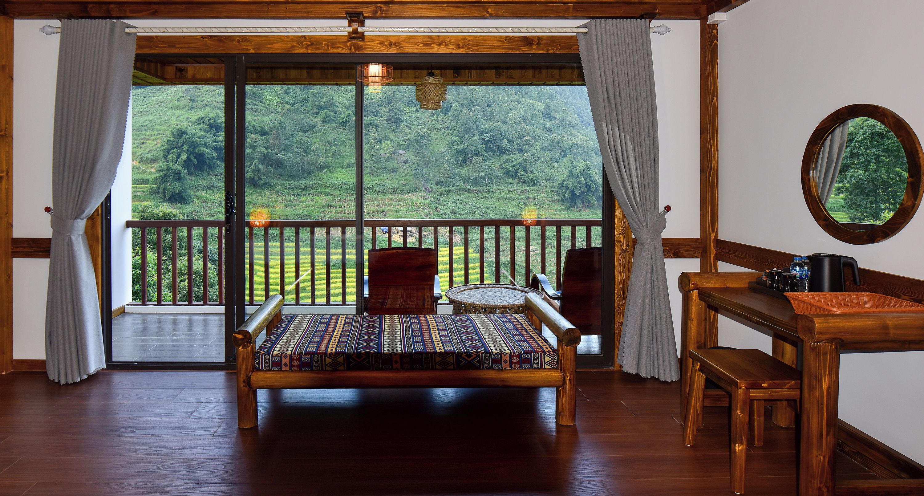 Deluxe Room, 1 King Bed, Balcony, Mountain View | Room amenity