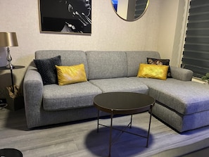 Departamento, balcón, vista al mar | Área de sala de estar