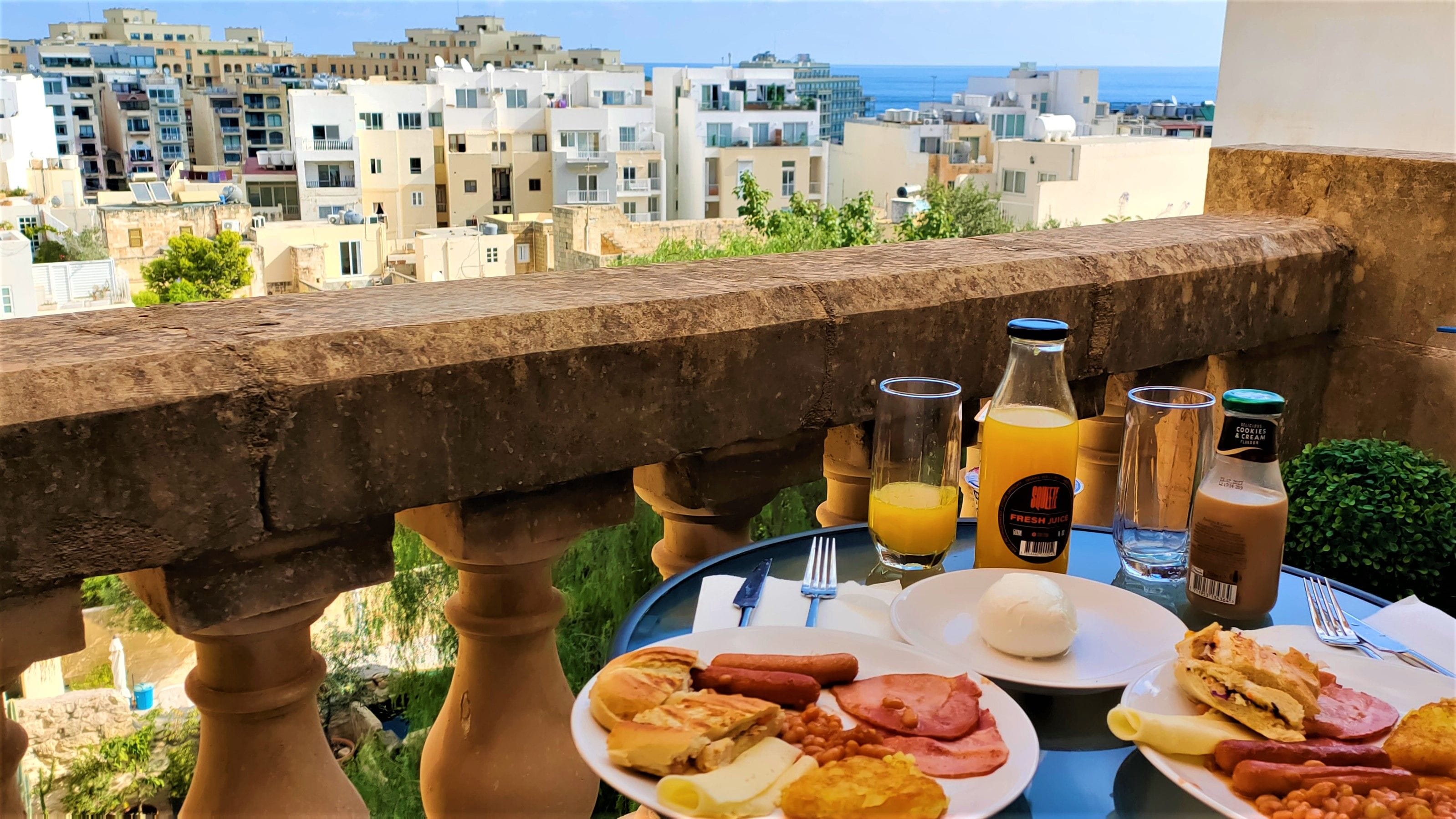 Apartamento, balcón, vistas al mar | Restaurante al aire libre
