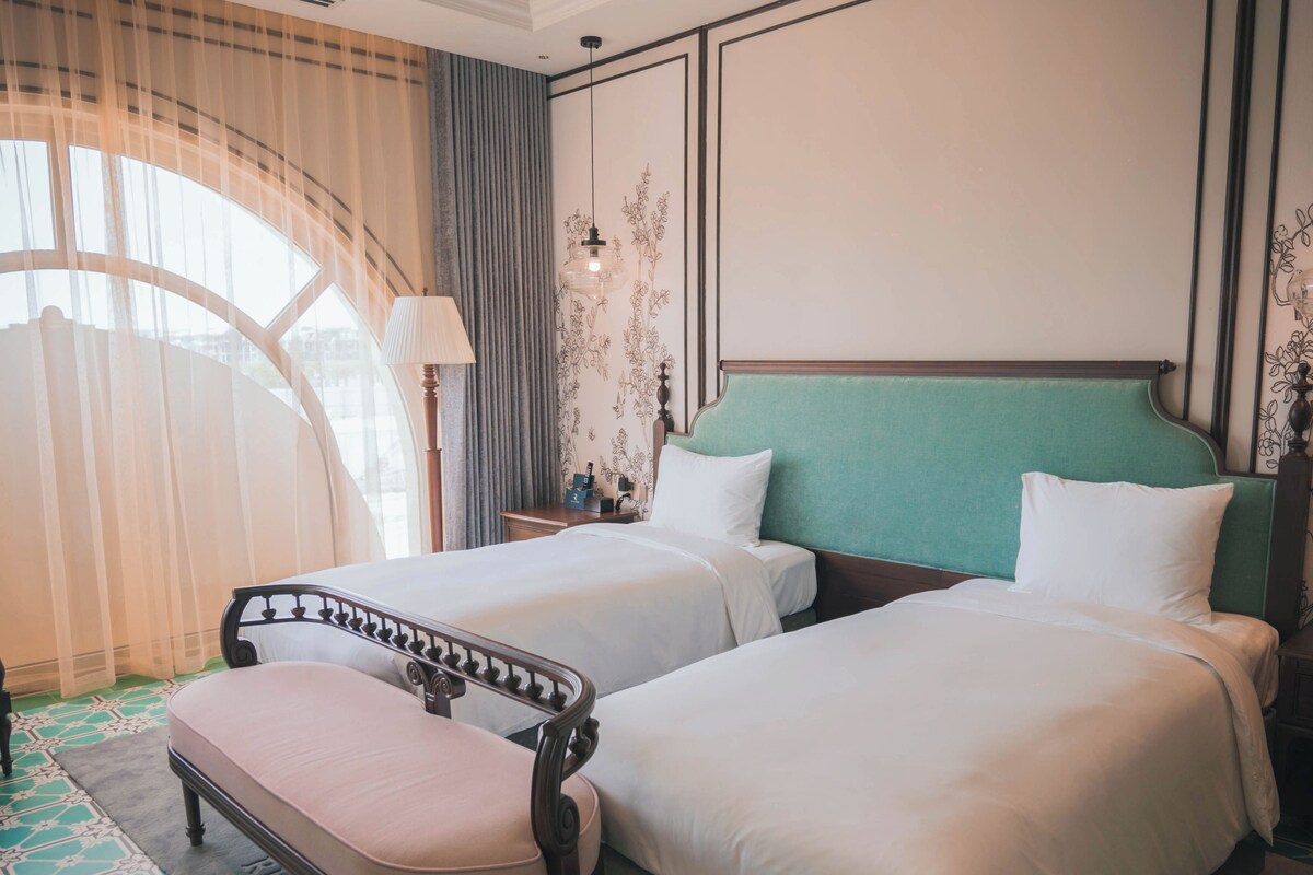Deluxe Twin Room, Multiple Beds, City View | In-room safe, blackout drapes, soundproofing
