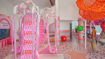 Tempat bermain anak – indoor
