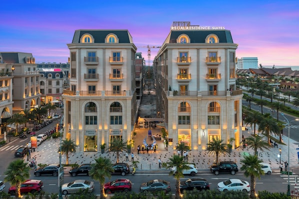 A hotel with a grand entrance, multiple floors, and a prominent sign for 'RegalResidence Suites'.