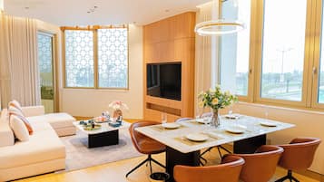 Deluxe Apartment | Dining