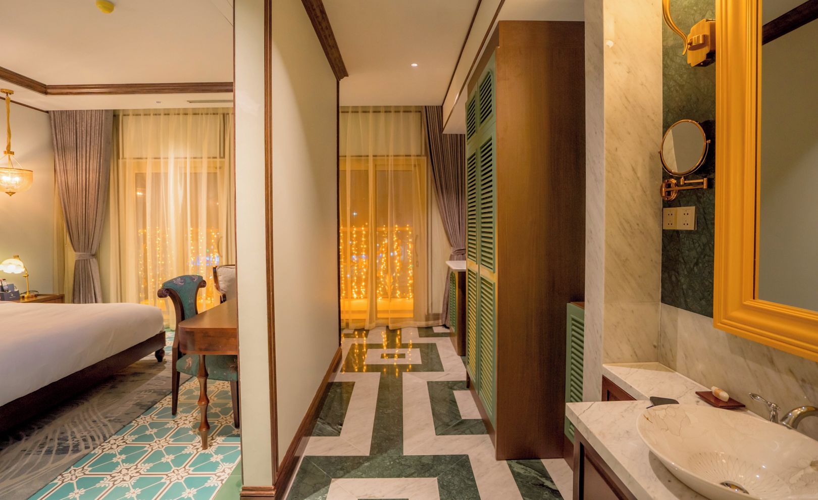 Luxury Suite, Balcony, Beach View | In-room safe, blackout curtains, soundproofing