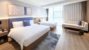 Habitación familiar, varias camas | Escritorio, espacio para trabajar con laptop y wifi gratis 