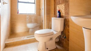 タオル、石鹸、トイレットペーパー