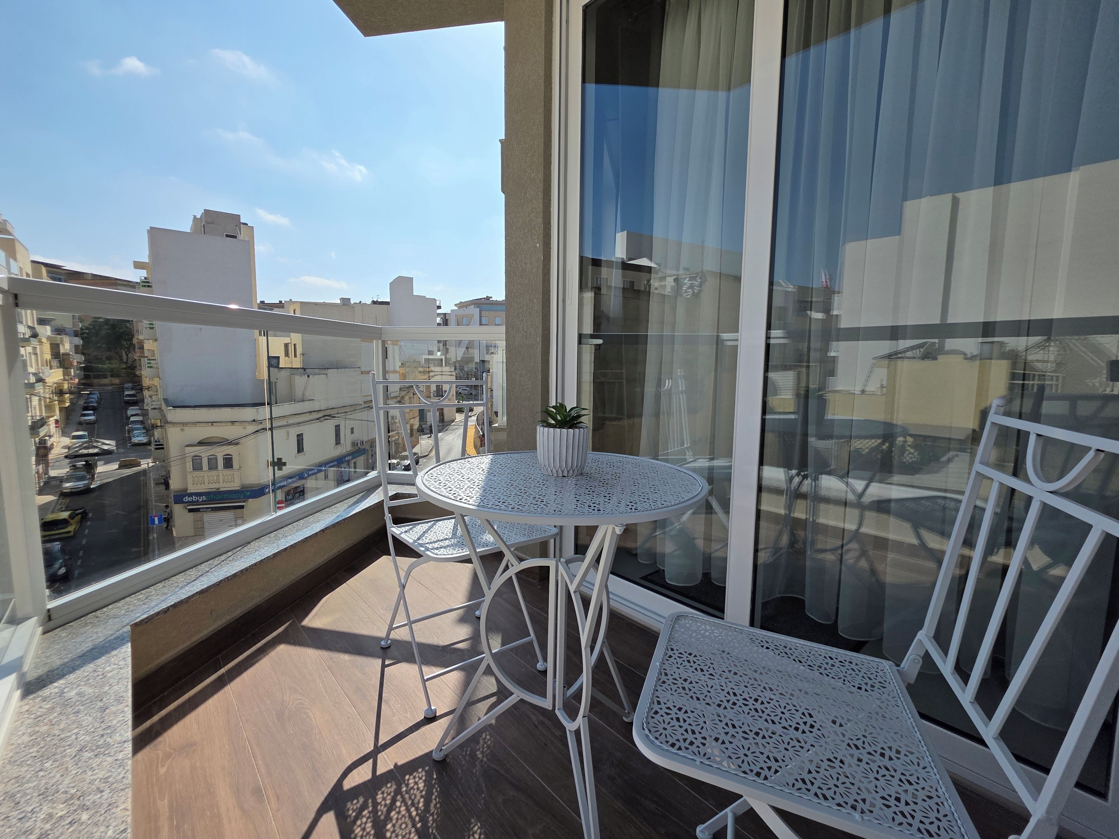 Apartamento, vistas a la ciudad | Restaurante al aire libre