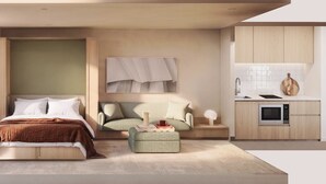 Quarto moderno com cama, mesa de cabeceira e vista para o exterior.