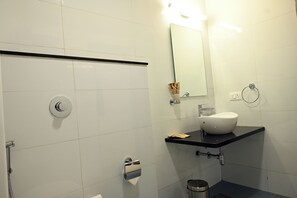 Twin Room, Garden View | Bathroom - Kahuna Resorts - Find your Shore (Vengurla)