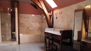 Bathroom - Vrbo Property (Island)