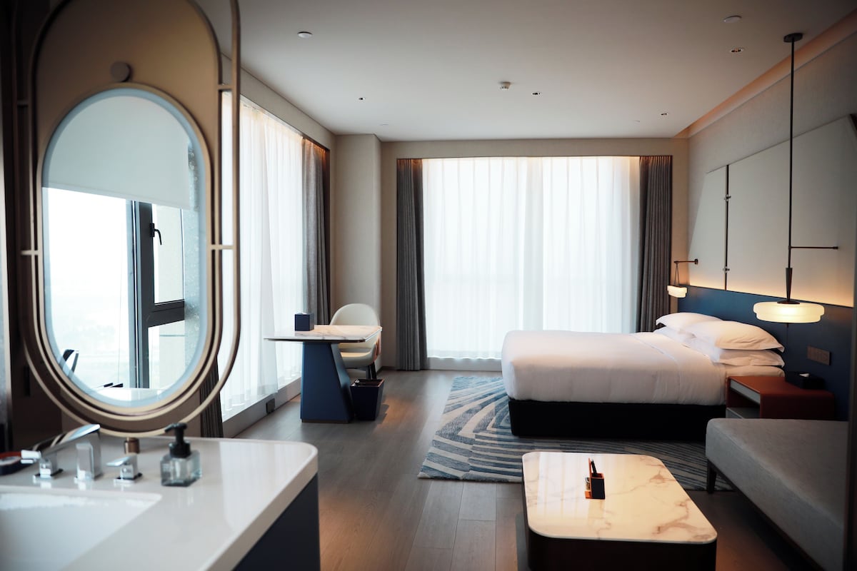 Business Single Room, Partial Lake View
