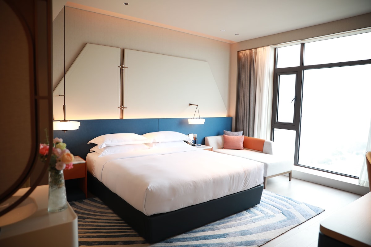 Standard Single Room, Partial Lake View