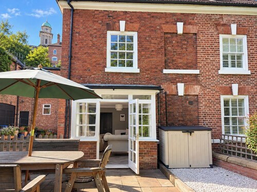Bridgnorth Home | Parking | Dog Friendly-Sleeps 6