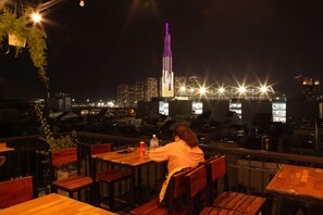 Tempat makan luar