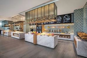 A modern breakfast bar with marble countertops and a variety of food items. - Fairfield By Marriott Taiyuan South (Taiyuan)