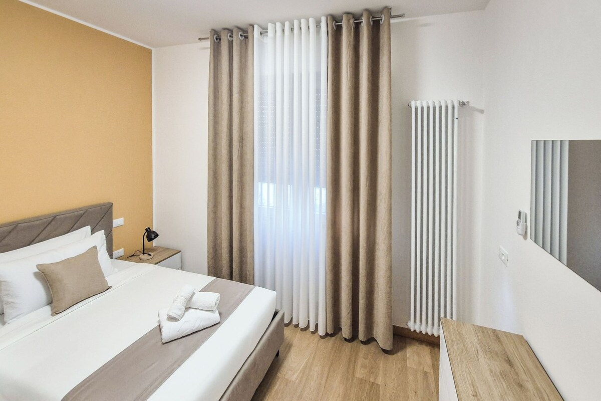 Chambre Simple, balcon | Fer et planche à repasser