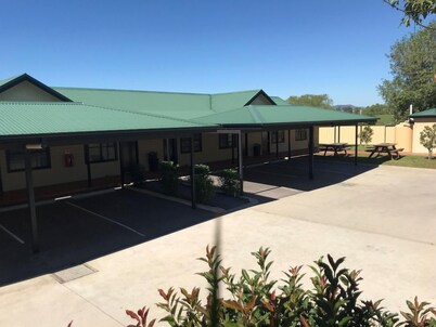 Grapevine Motel