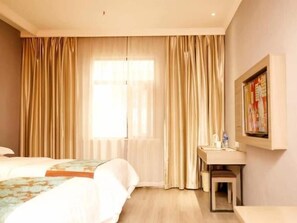 A hotel room with two beds, a desk with a chair, and a window with curtains. - Greentree Inn Yancheng Jianhu Shanggang Bus Station Freeway 204 Express Hotel (Yancheng)