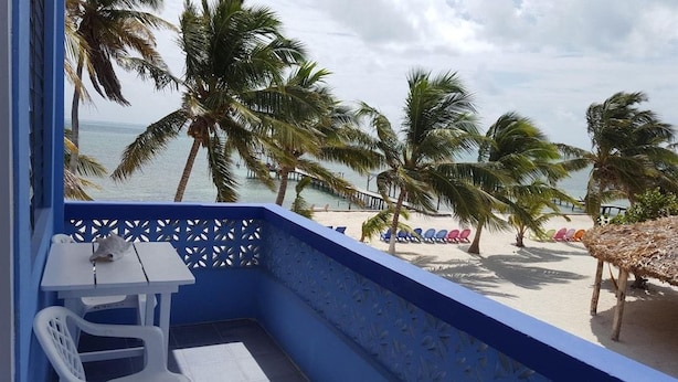 Outdoor dining - Anchorage Resort (Caye Caulker)