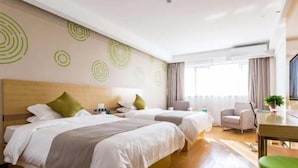 A hotel room with two beds, a desk, a chair, and a large window. - Greentree Inn Anhui Suzhou Si District Bianhe Avenue Business Hotel (Suzhou)